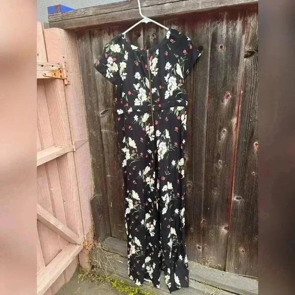 Ingrid & Isabel Maternity Floral Print Jumpsuit - Picture 4 of 7